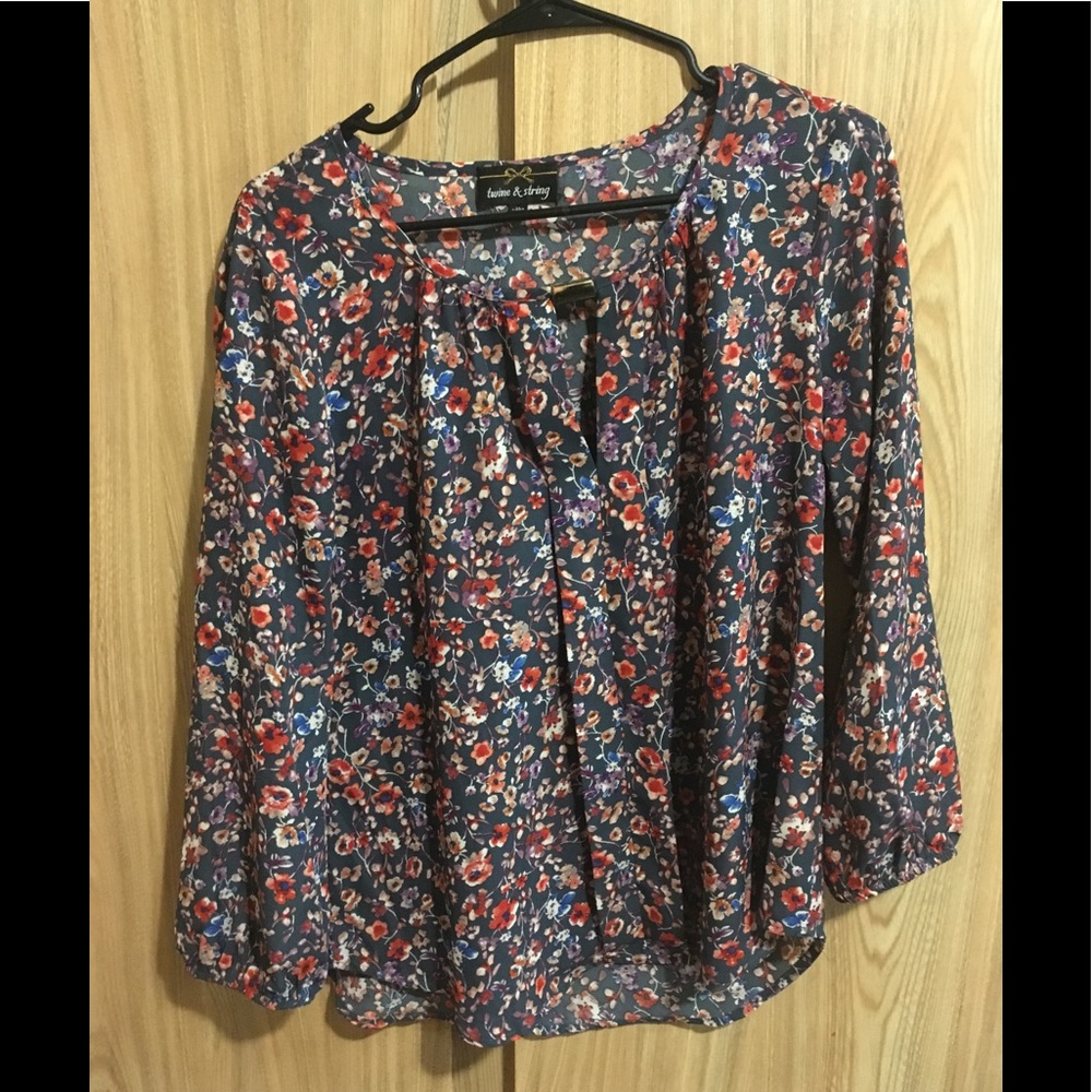 Top - Picture 2 of 2